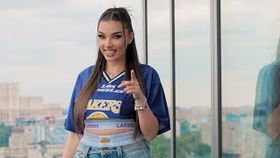 SHONDY - ESTI CIREASA DE PE TORT