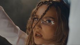Alessandra - Intre 4 pereti